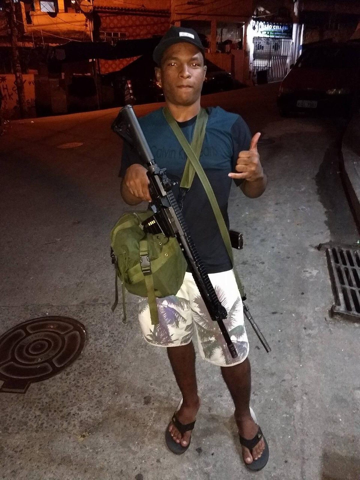 PM prende irmão do chefe do tráfico no Complexo da Penha após confronto