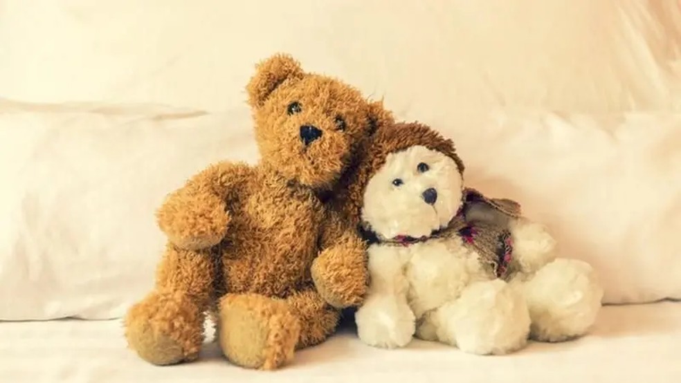 Bichos de pelúcia acumulam poeira e ácaros, gatilhos importantes das crises de rinite — Foto: Getty Images