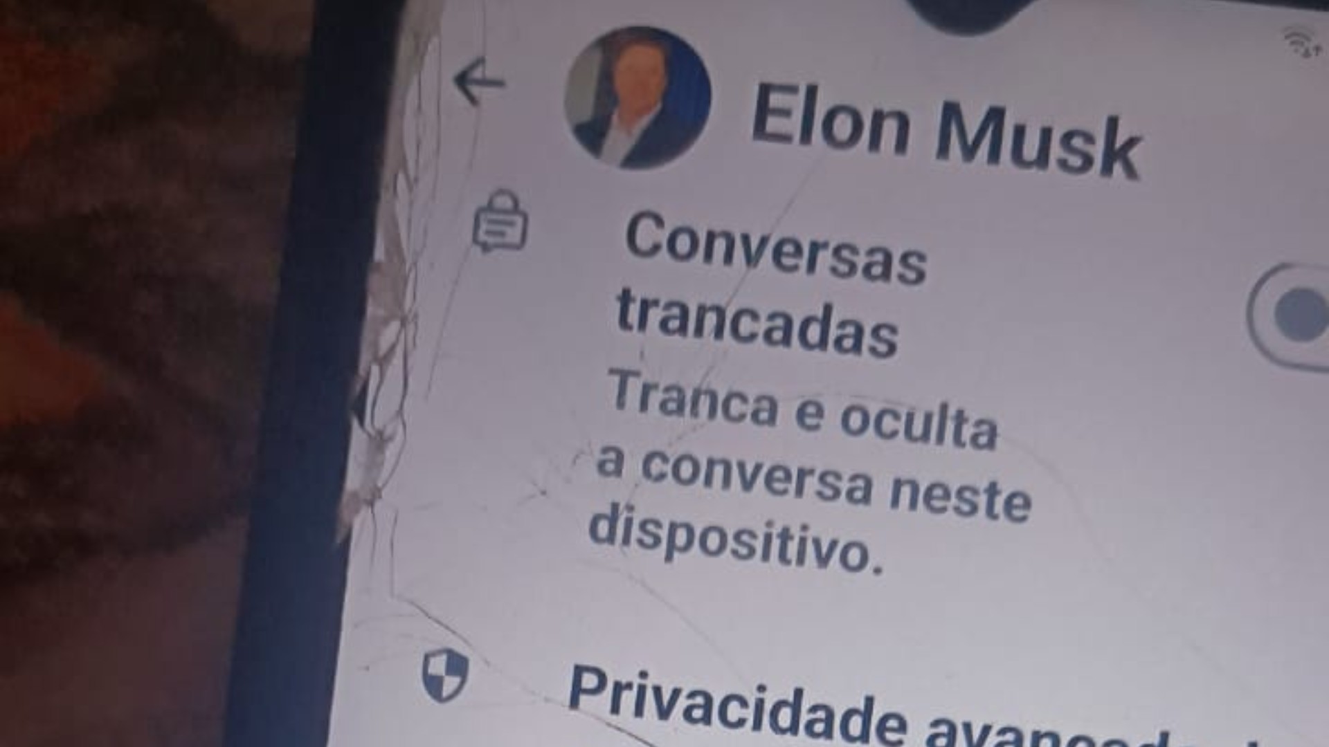 Família denuncia golpe após idosa acreditar em namoro com Elon Musk e fazer empréstimos