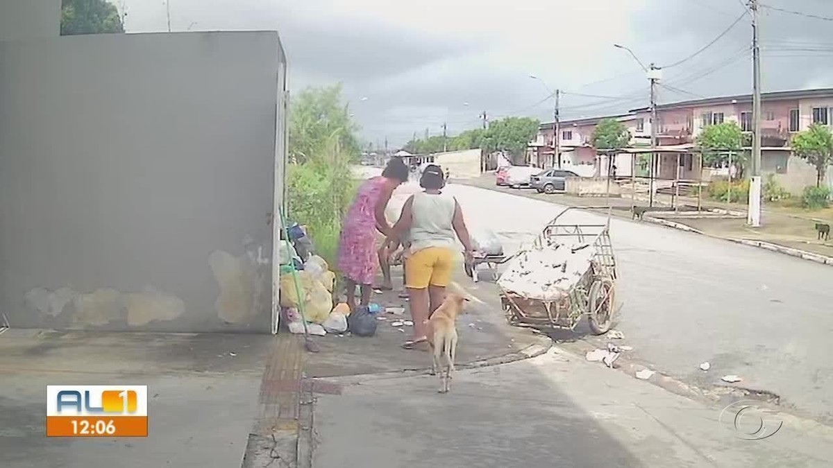 VÍDEO: Mulher fica ferida após garrafa com resto de suco estourar na mão dela em Maceió
