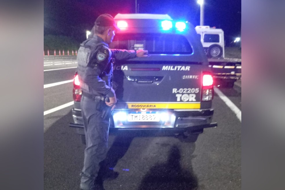Motorista de 37 anos era procurado da Justiça e foi preso na praça de pedágio em Indiana (SP) — Foto: Polícia Rodoviária/Divulgação