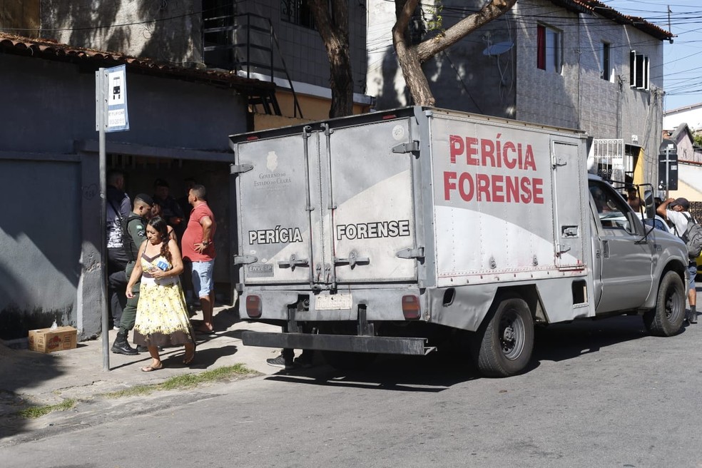 Coluna de uma casa cai e atinge criança, em Fortaleza. — Foto: Thiago Gadelha/SVM