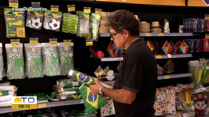 Torcedores aproveitam últimos dias antes da Copa do Mundo para comprar decoração