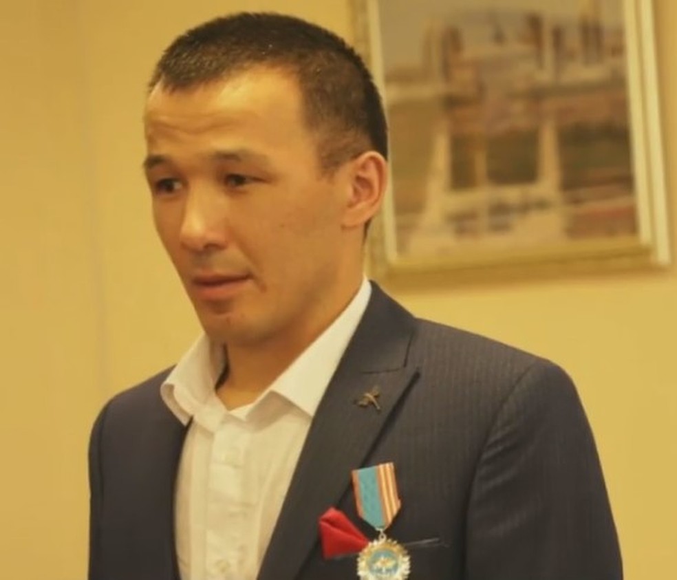 Escalador foi condecorado por salvar criança — Foto: Reprodução/Instagram/tjm_mchs