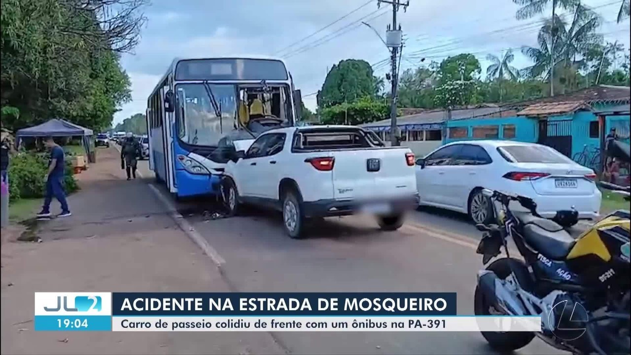 Carro colide com ônibus na estrada de Mosqueiro, distrito de Belém