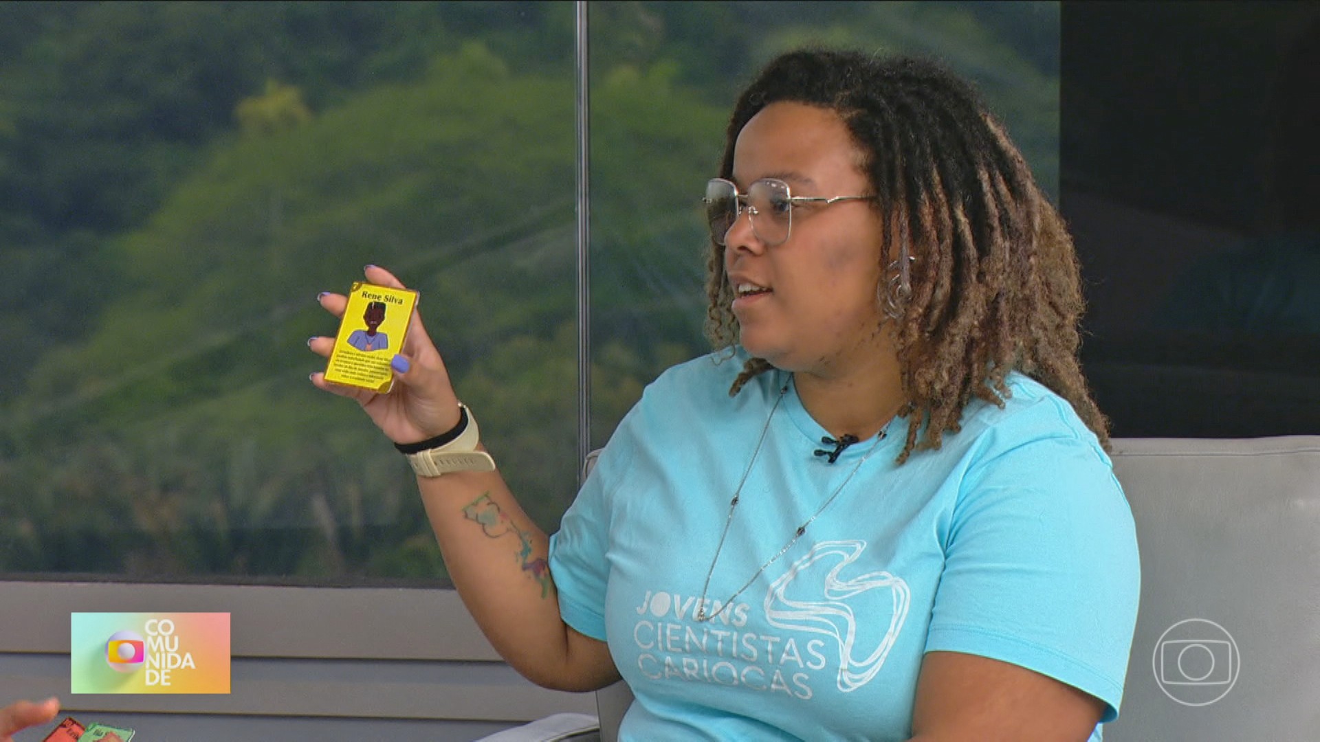 Universitária do Rio cria jogo de cartas para combater o racismo e ampliar acesso à cultura