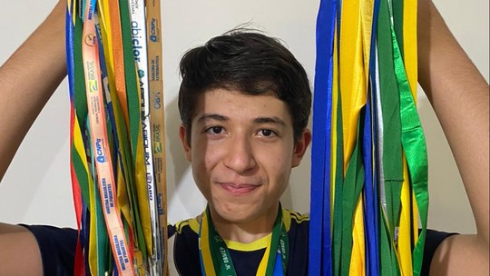 Estudante de 16 anos que acumula 73 medalhas em olimpíadas conquista nota máxima de matemática no Enem 