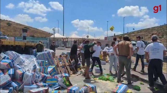 VÍDEO: grupo de israelenses destrói caixas de ajuda humanitária para a Faixa  de Gaza | Mundo | G1