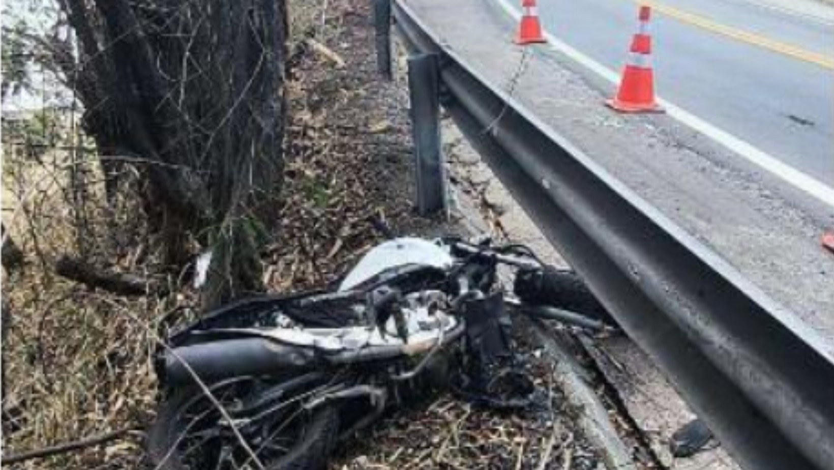 Mulher que estava em garupa de moto morre após acidente na Rio-Santos em São Sebastião, SP