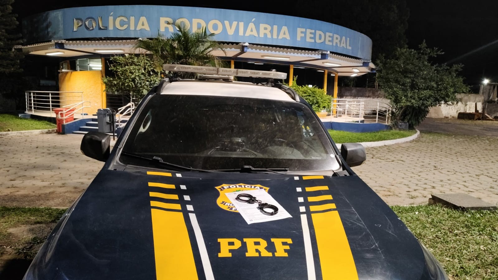 Foragido da Justiça por homicídio, roubo e desacato é preso na Via Dutra, em Piraí