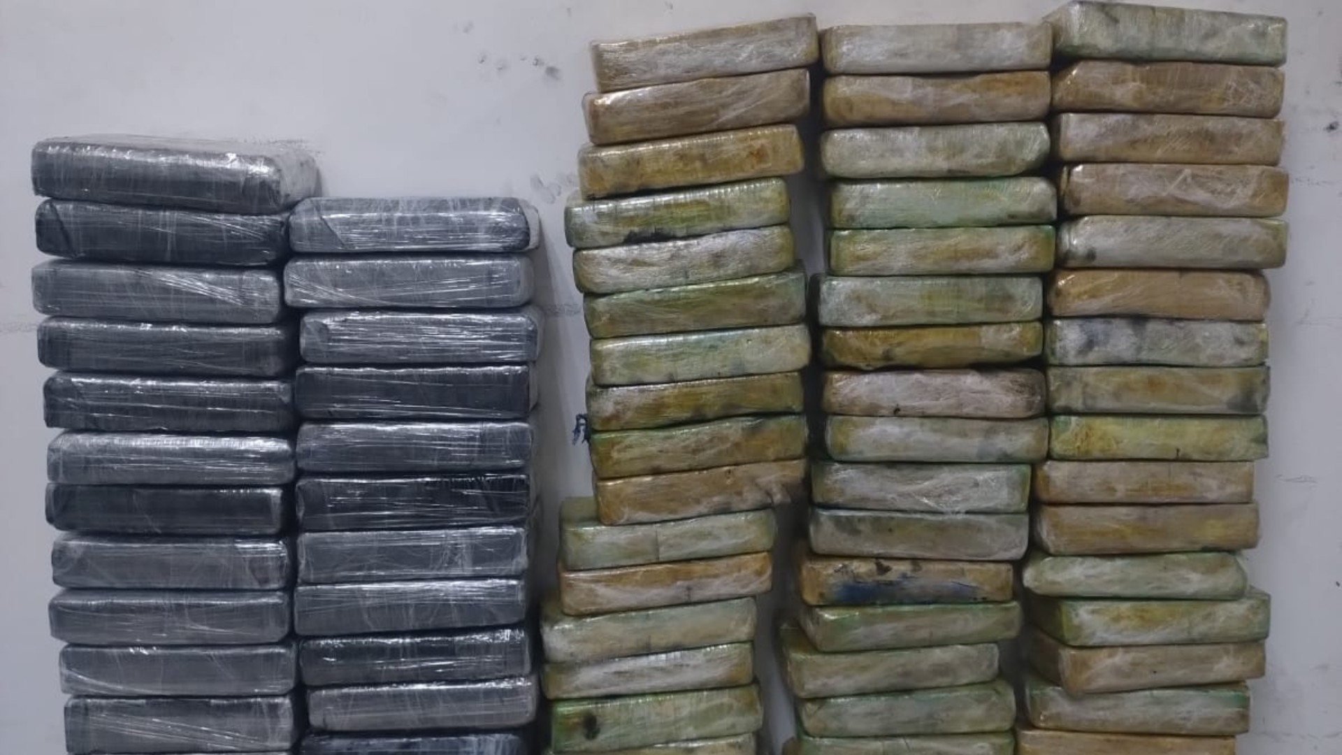 Polícia apreende mais de 90 kg de drogas após perseguição em área rural de Piedade