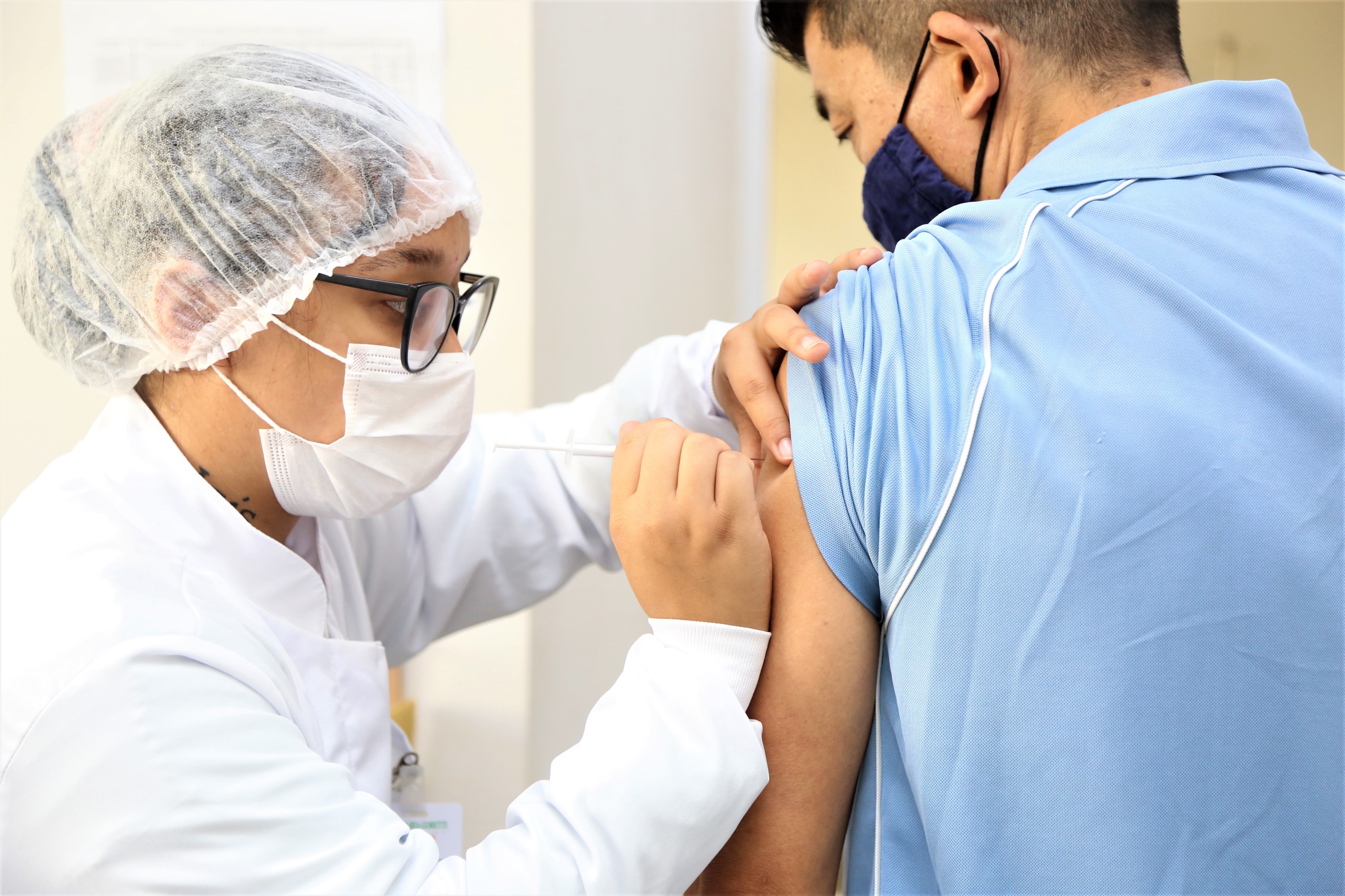 Prefeitura de Maringá começa imunização com vacina atualizada contra Covid-19 nesta quarta-feira (15)
