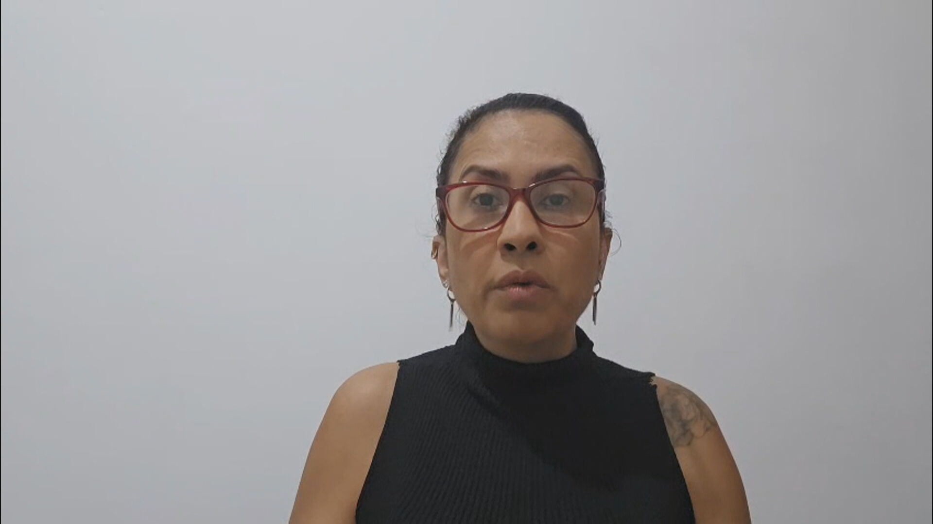 VÍDEO: mulher faz manobra rápida para fugir de tiroteio na Zona Norte do Rio e escapa por pouco de ser baleada
