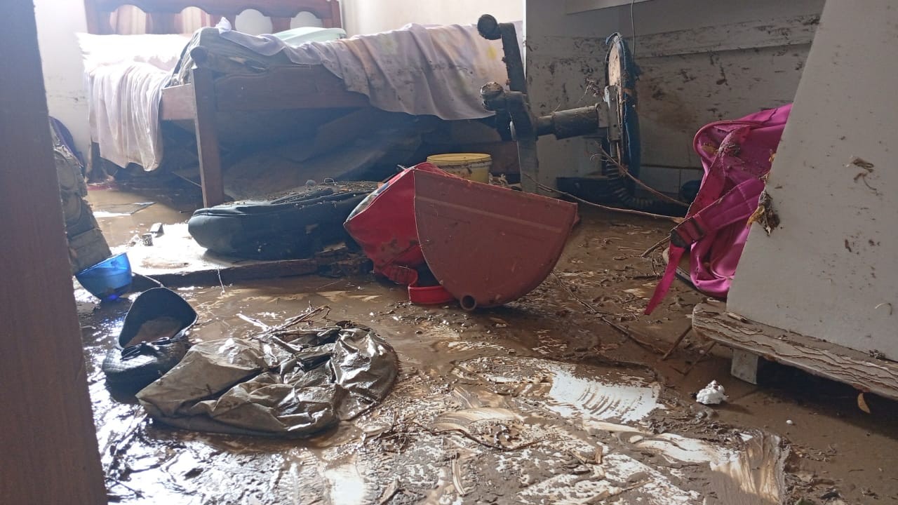 Família perde tudo após fortes chuvas registradas em Campina Grande, PB