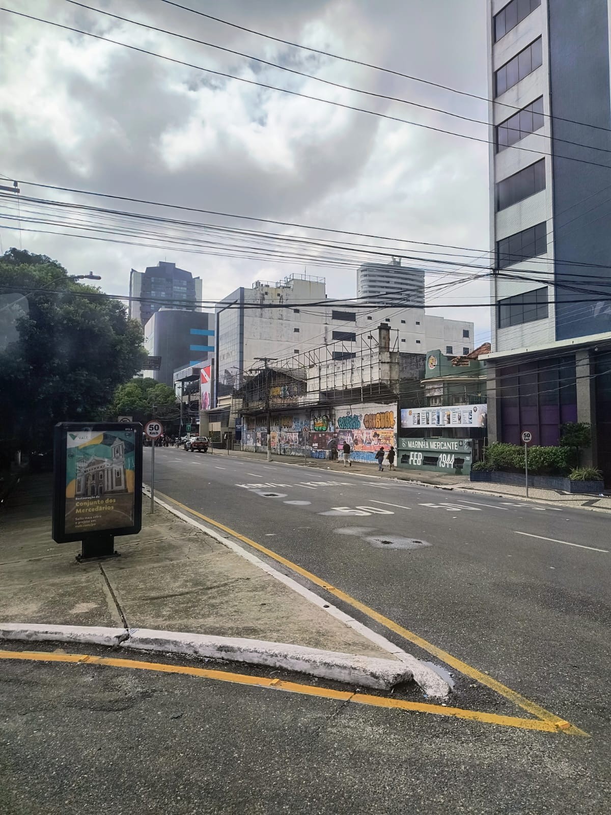 Agentes de saúde bloqueiam avenida durante protesto em Belém; categoria cobra pagamento de benefício pela prefeitura