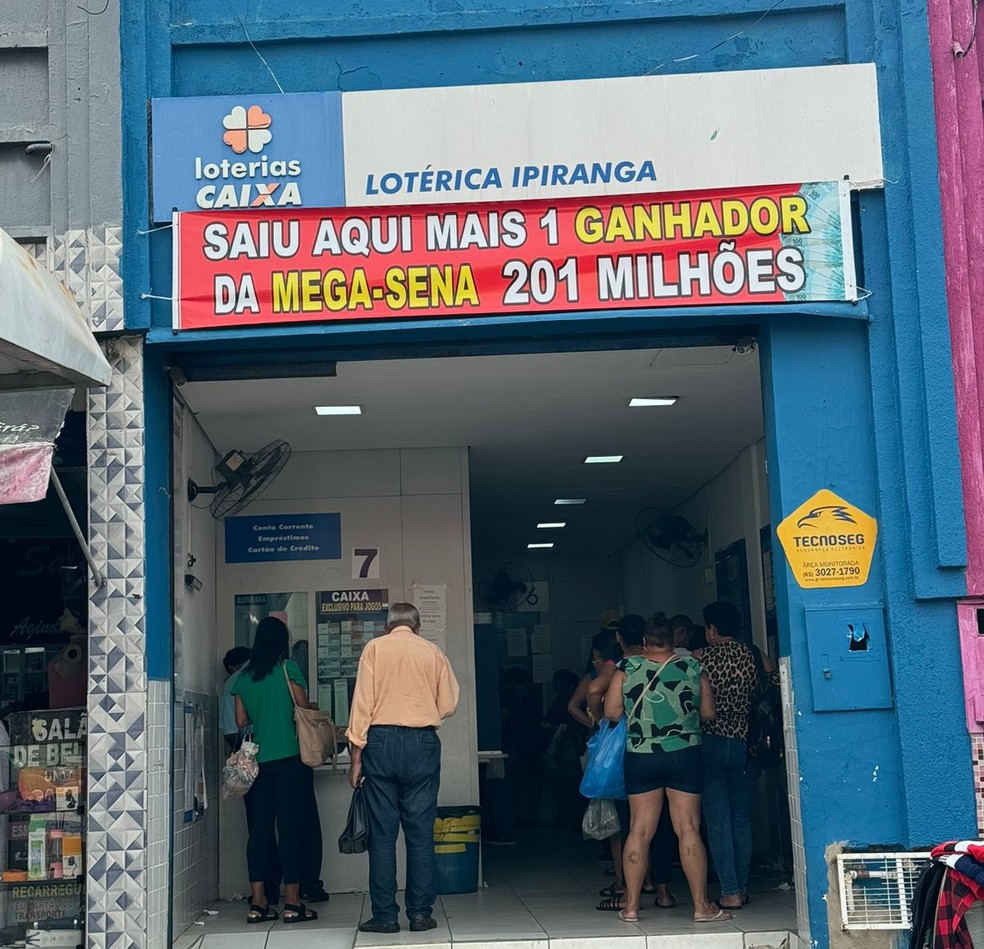 Lotérica que registrou aposta ganhadora da Mega-Sena em Cuiabá tem aumento no movimento — Foto: Carolina Andreani/TVCA