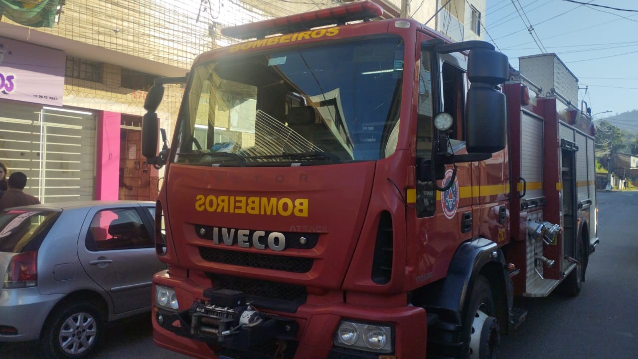 Homem é preso por agredir companheira e incendiar apartamento dela em Coronel Fabriciano