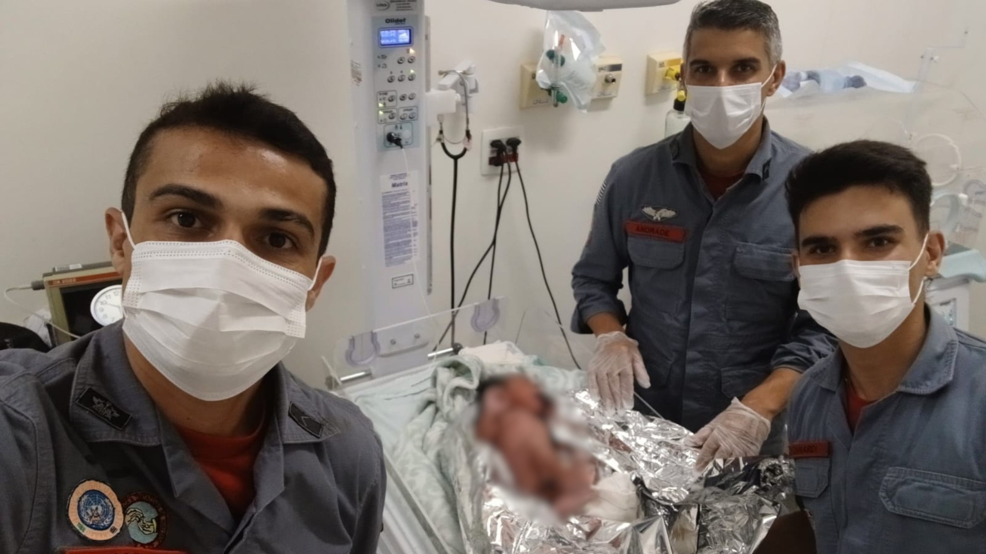 Bombeiros salvam bebê em parto de emergência e retornam dias depois com doações à família em Jundiaí