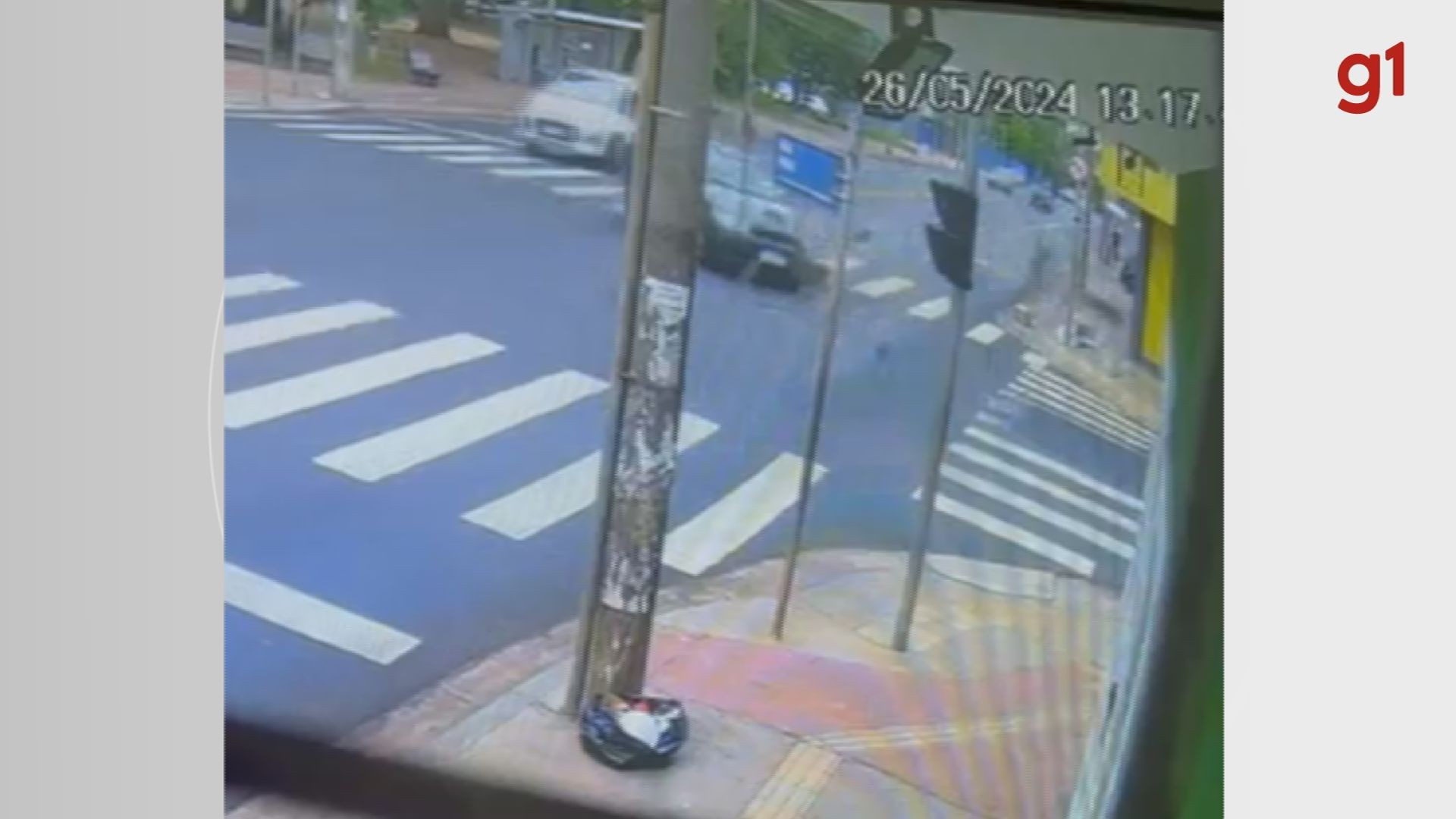 Motociclista morre após atingir carro que fazia conversão proibida na Avenida Dom Pedro I em Ribeirão Preto