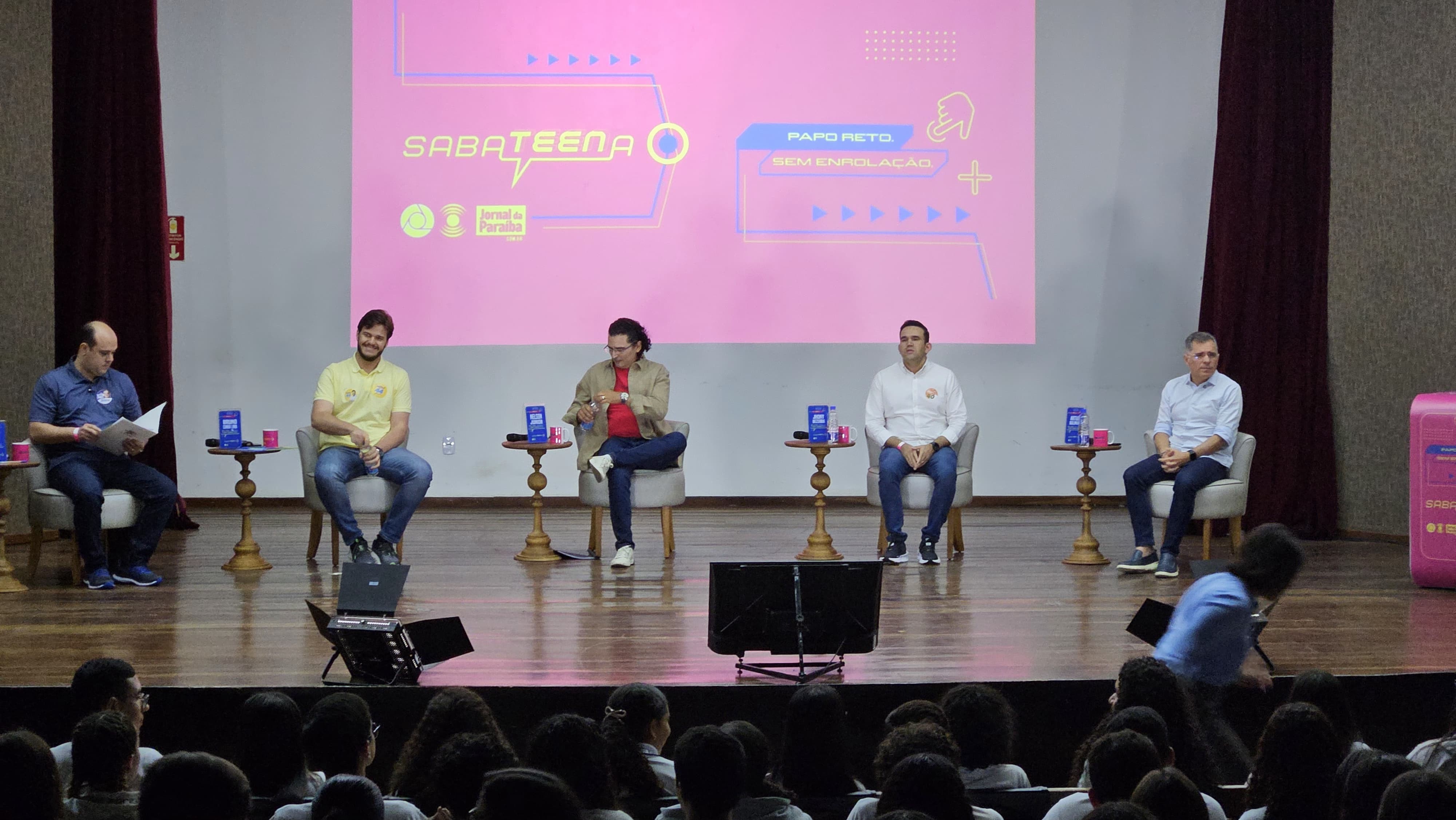 SabaTEENa promove debate entre estudantes e candidatos à prefeitura de Campina Grande