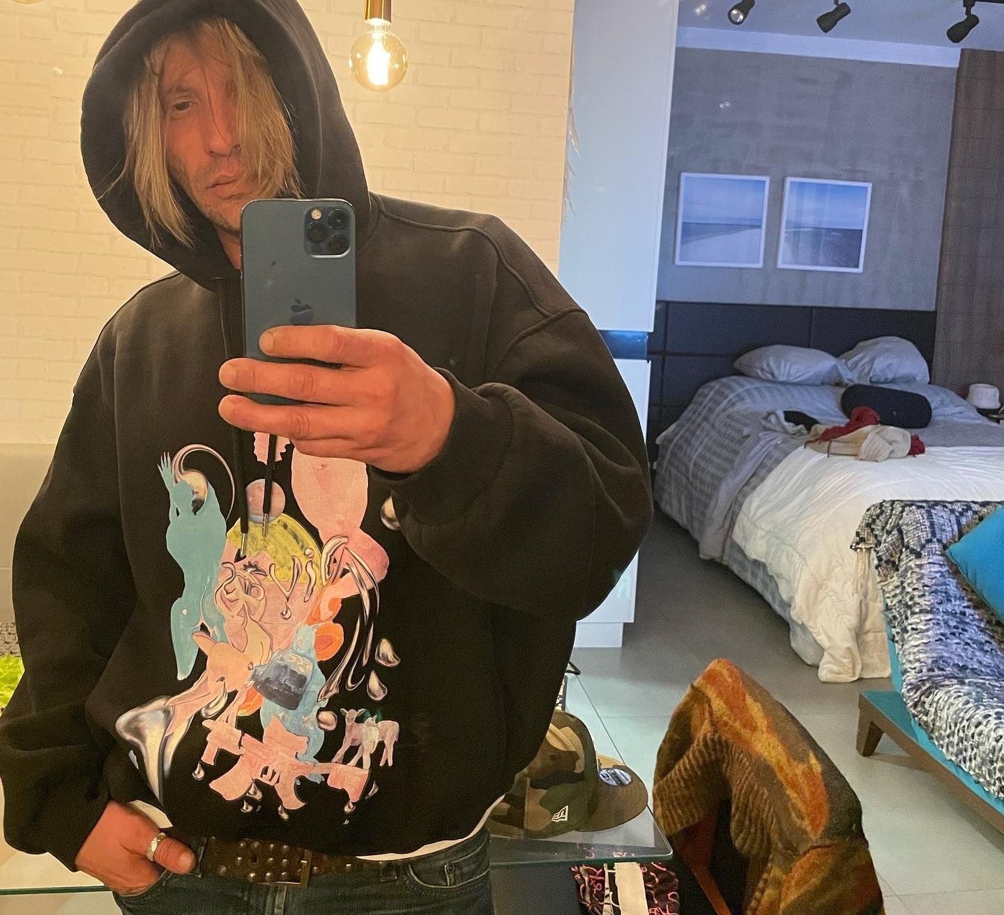 Ex-modelo internacional que fugiu da polícia pela janela vendia drogas em festas de alto padrão em Florianópolis, diz investigação