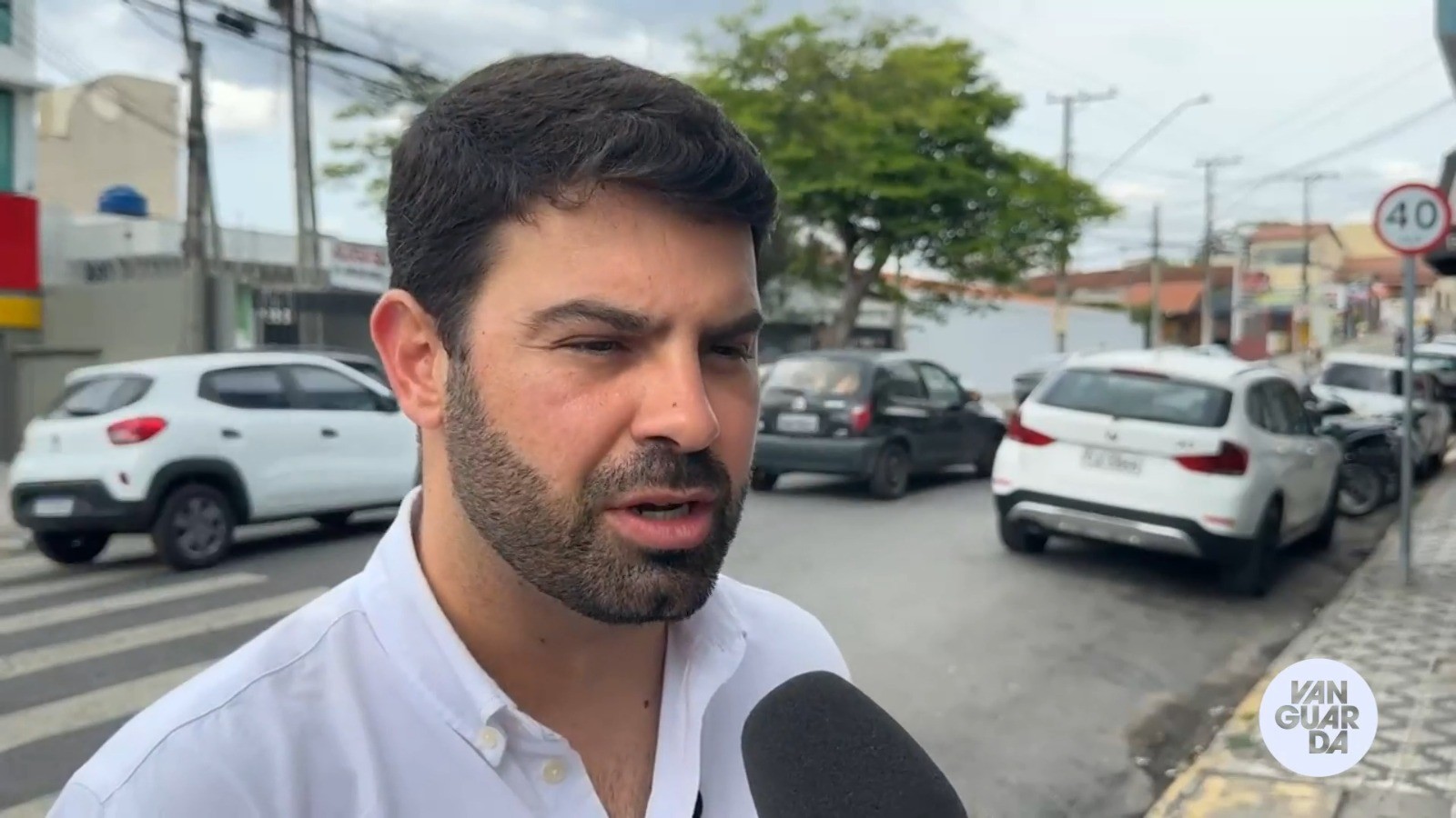 Carro de som e campanha nas ruas: veja como foi a sexta-feira dos candidatos à Prefeitura de Taubaté, SP