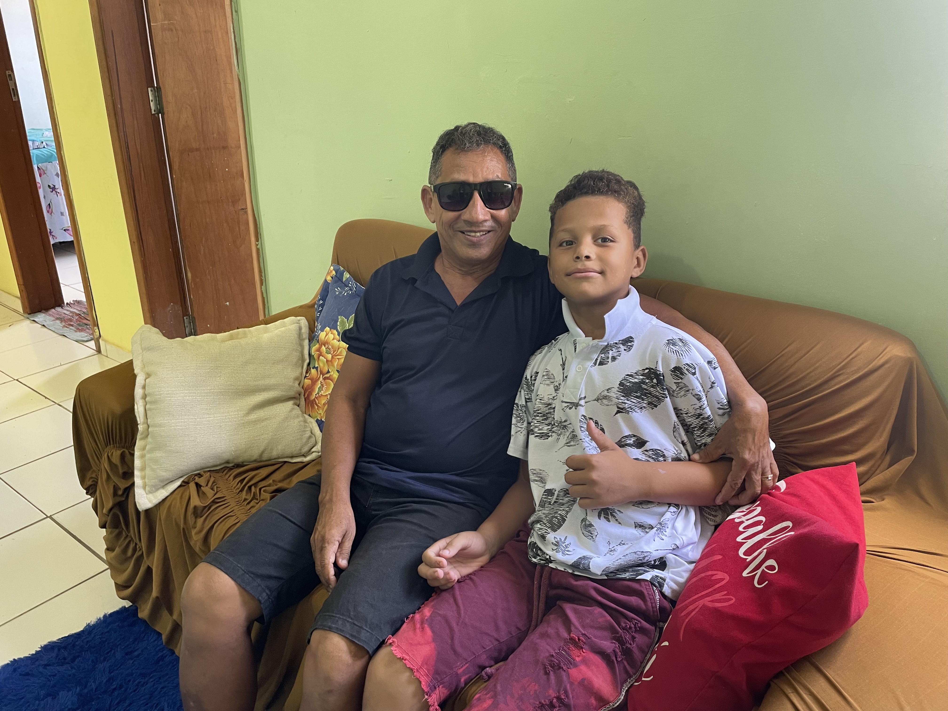 Pai solo e com deficiência visual comemora adoção legal do filho no MA: 'Eu lutei muito, porque existe uma burocracia na Justiça' 