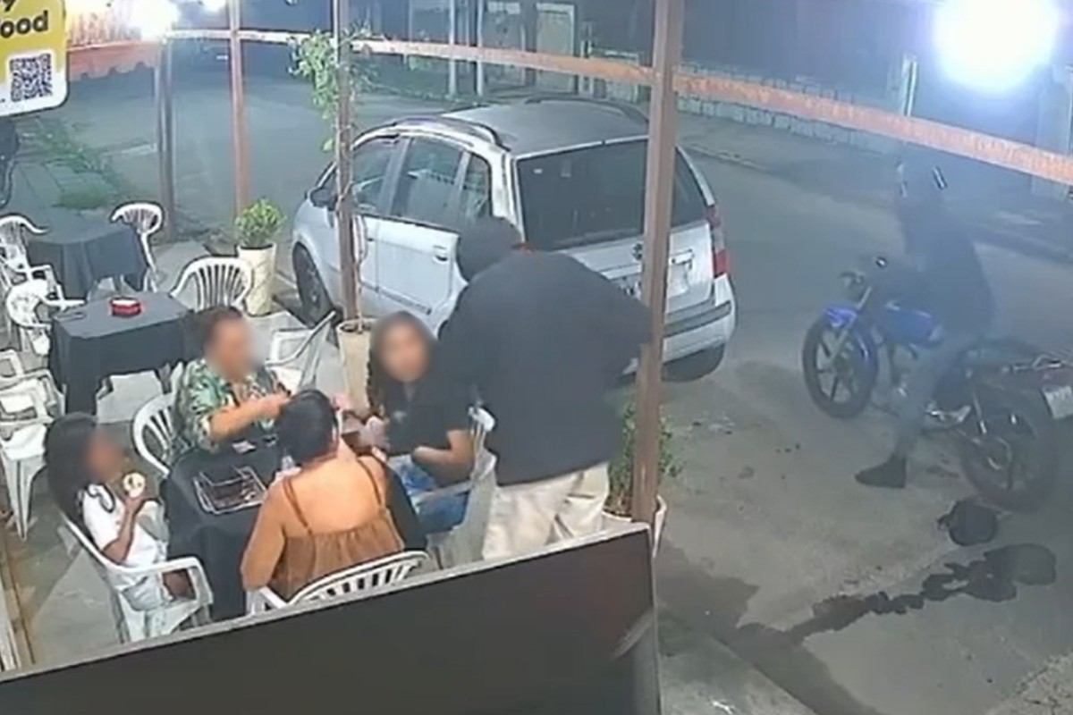 Dupla armada assalta mulheres e criança em lanchonete no Jardim Carioca, em Campos