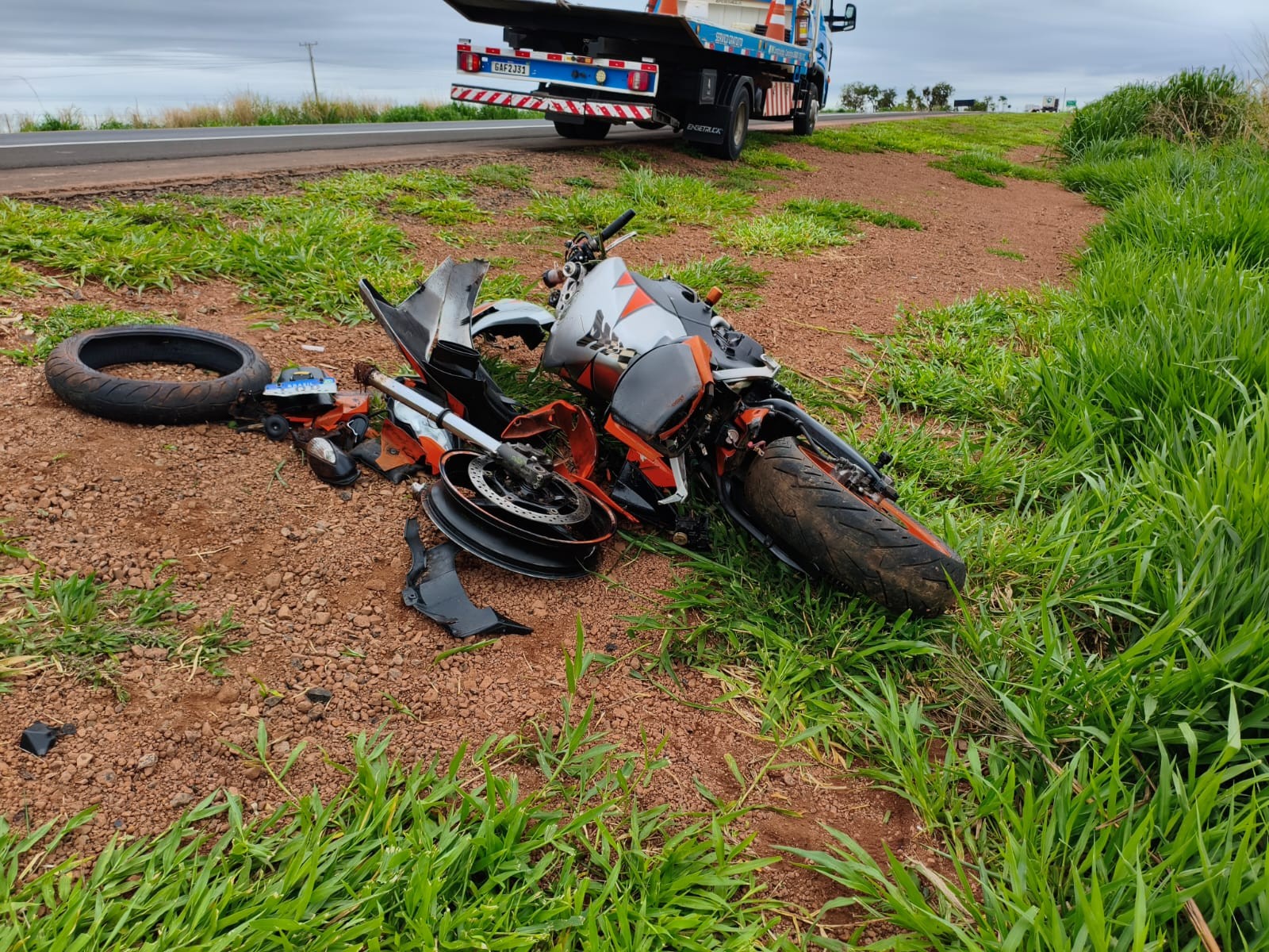 Motociclista morre após pneu estourar na MS-306