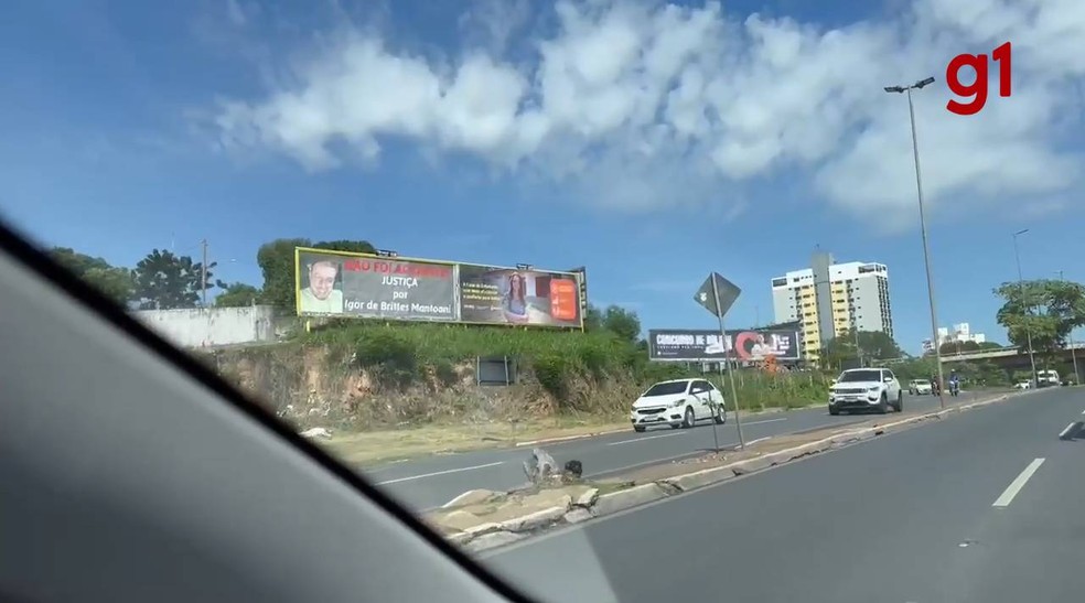 No cartaz está escrito 'não foi acidente'. — Foto: Jonathas Gabetel