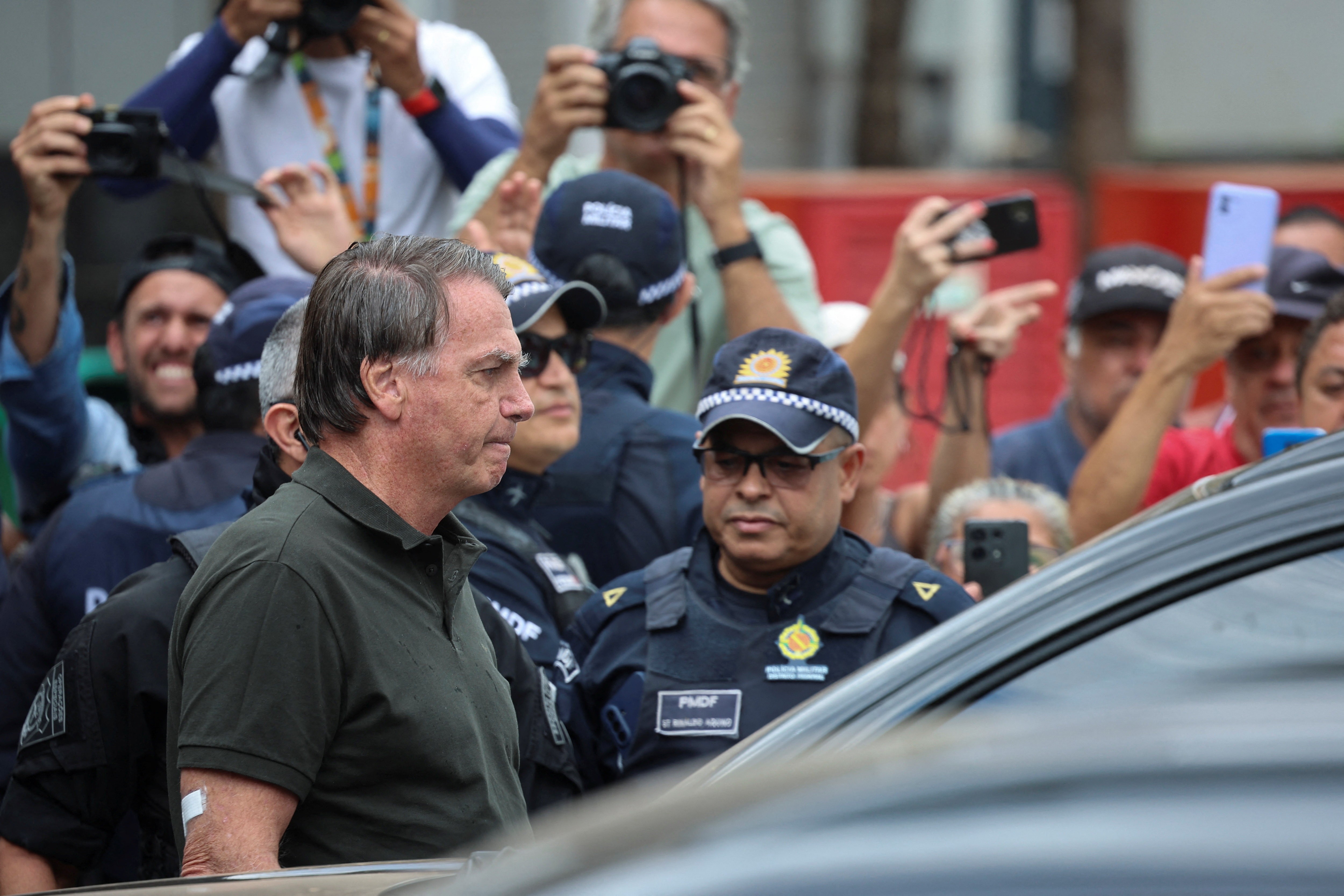 Bolsonaro segue com anemia e alteração da função renal, mas teve melhora após internação, diz Michelle