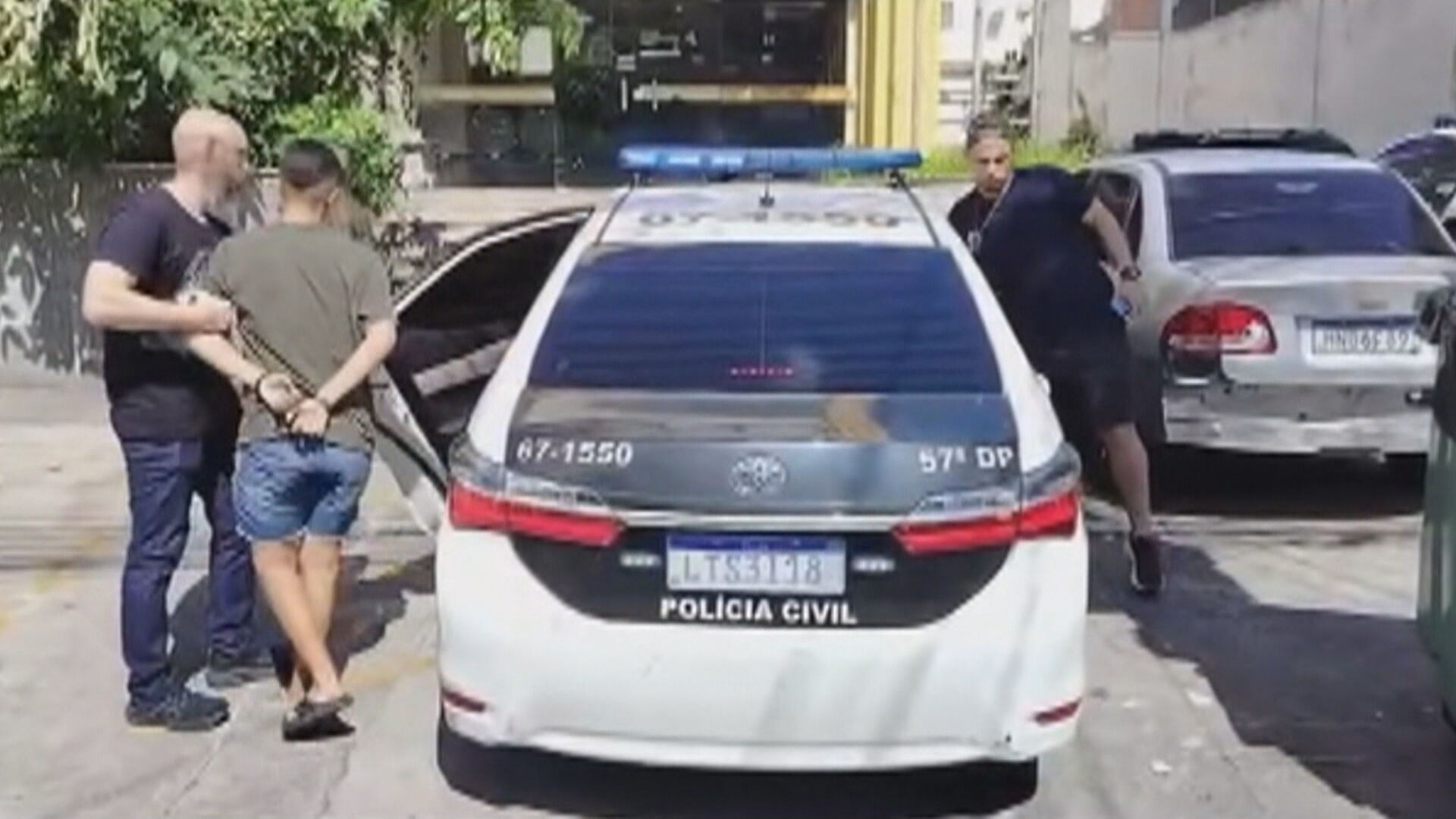 Polícia prende casal na Baixada Fluminense por compras na internet com cartões fraudados