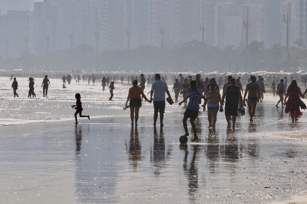 Moradores e turistas da Baixada Santista aproveitaram 'domingão ensolarado' praticando esportes — Foto: Arquivo/A Tribuna Jornal