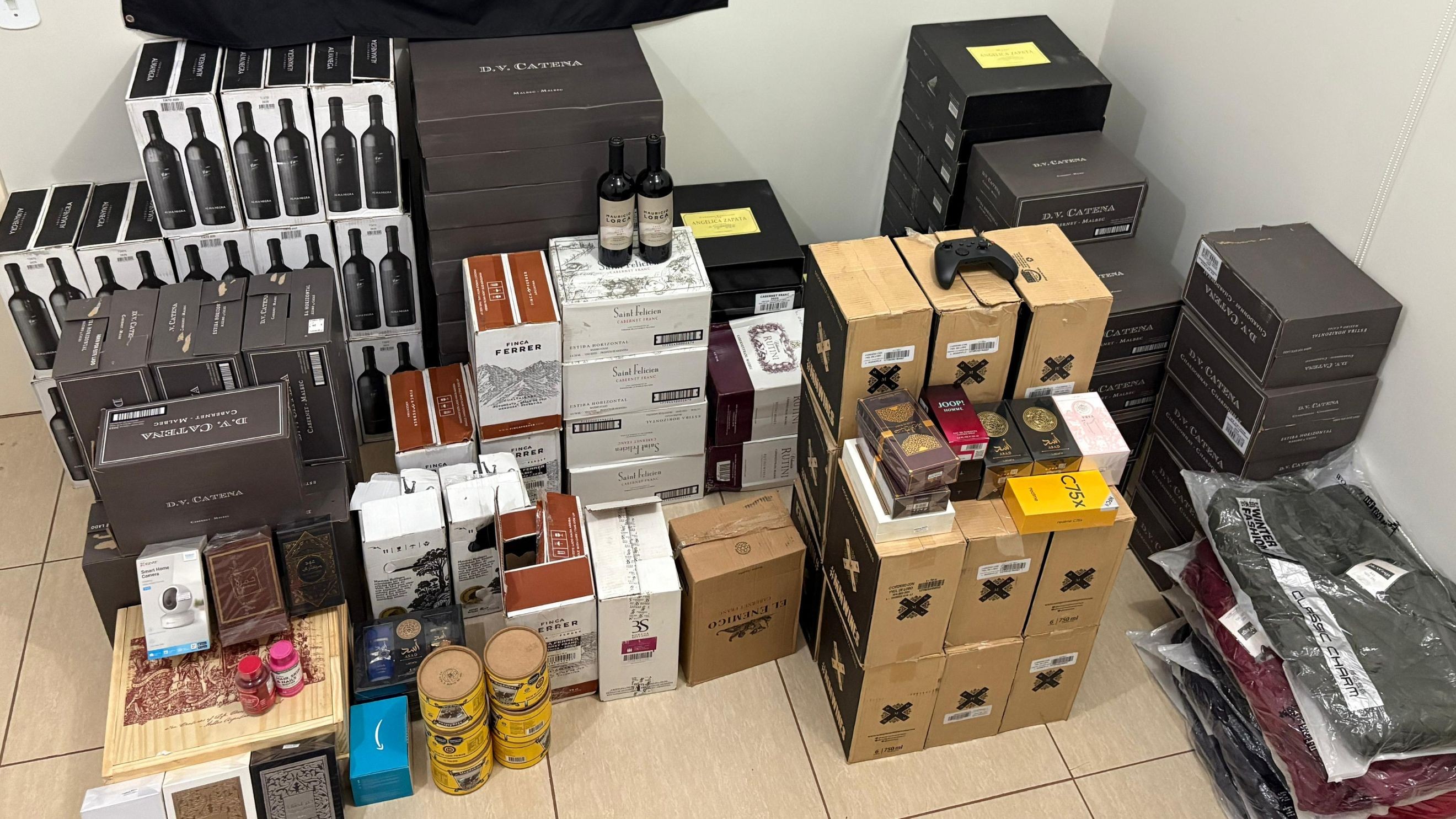 Carga de vinhos argentinos avaliada em R$ 100 mil é apreendida em Campina Verde