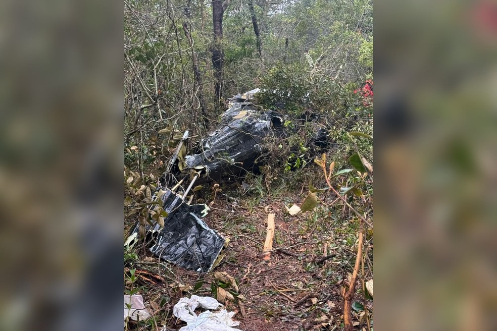 Helicóptero caiu em uma região de mata em Iaras (SP), na madrugada deste domingo (20) — Foto: Jornal A Comarca de Avaré