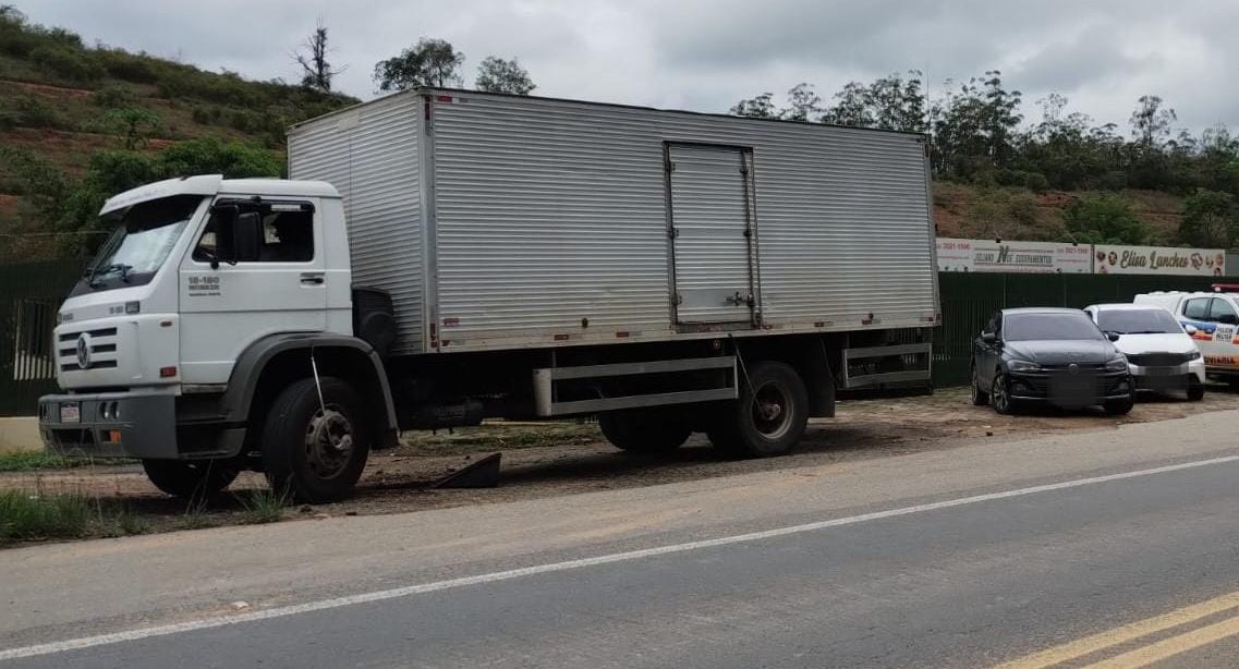 Grupo é preso em rodovia de MG por escoltar caminhão-baú roubado no RJ