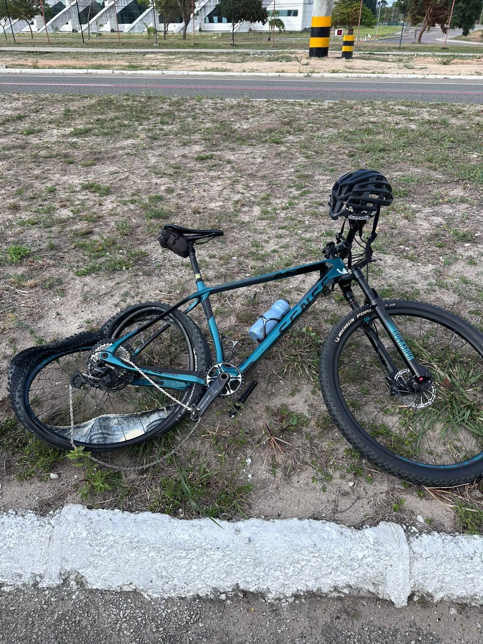 Dois acidentes envolvendo bicicletas são registrados em João Pessoa — Foto: Reprodução/TV Cabo Branco