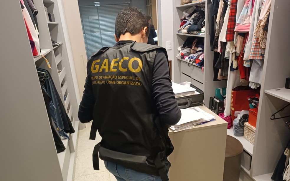 Ministério Público faz buscas e bloqueia mais de R$ 23 milhões de suspeitos de fraudes em licitações em Senador Canedo, Goiás — Foto: Divulgação/MP-GO