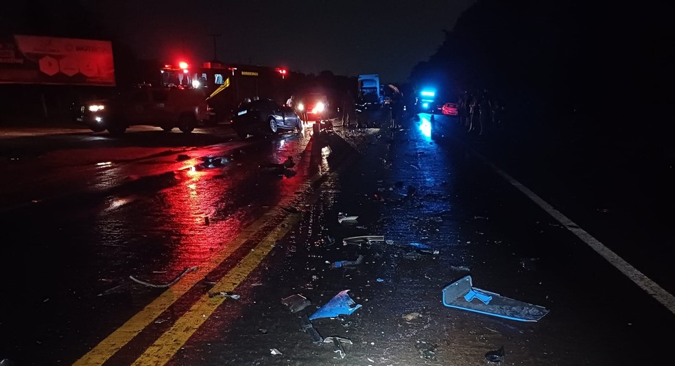 Um motociclista embriagado teria caído na pista e deixado o veículo no local. — Foto: Polícia Rodoviária Federal