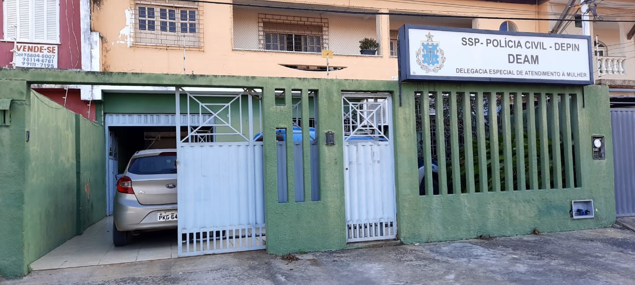 Professor é denunciado por importunação sexual contra adolescentes em escola na Bahia