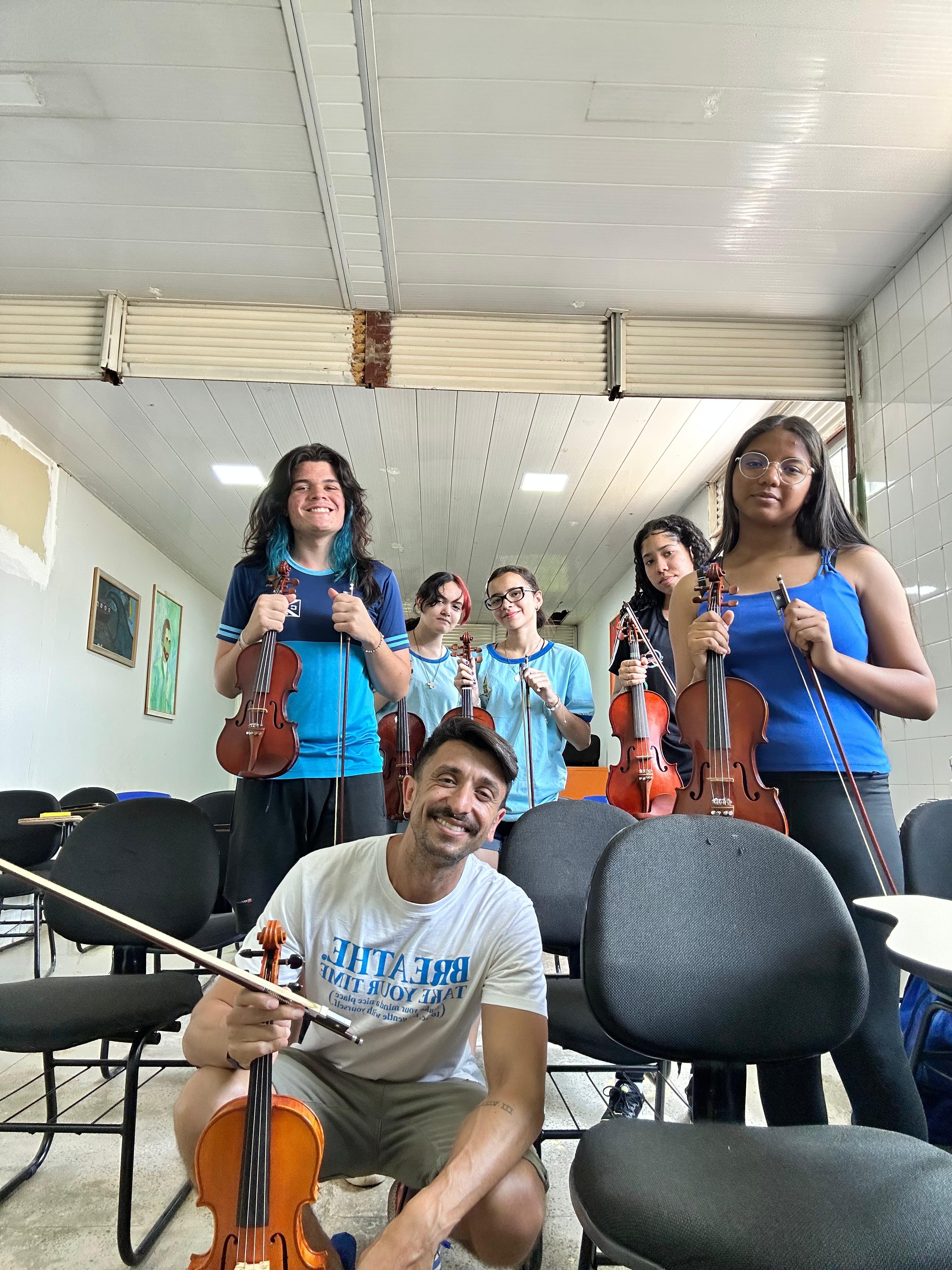 Mais de 200 alunos de escola pública do DF têm aulas de música em parceria com Orquestra Filarmônica de Brasília