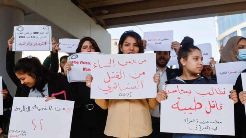 Mulheres no Iraque e nas redes sociais têm protestado após morte de Tiba — Foto: Reuters