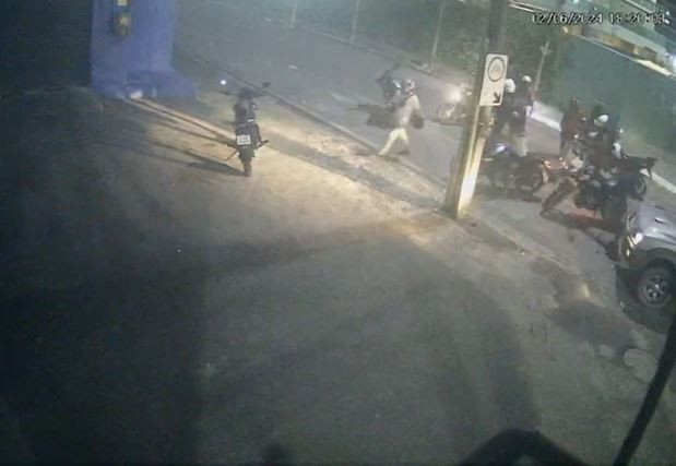 Criminoso morre em colisão durante fuga após roubo de moto em Fortaleza; vídeo