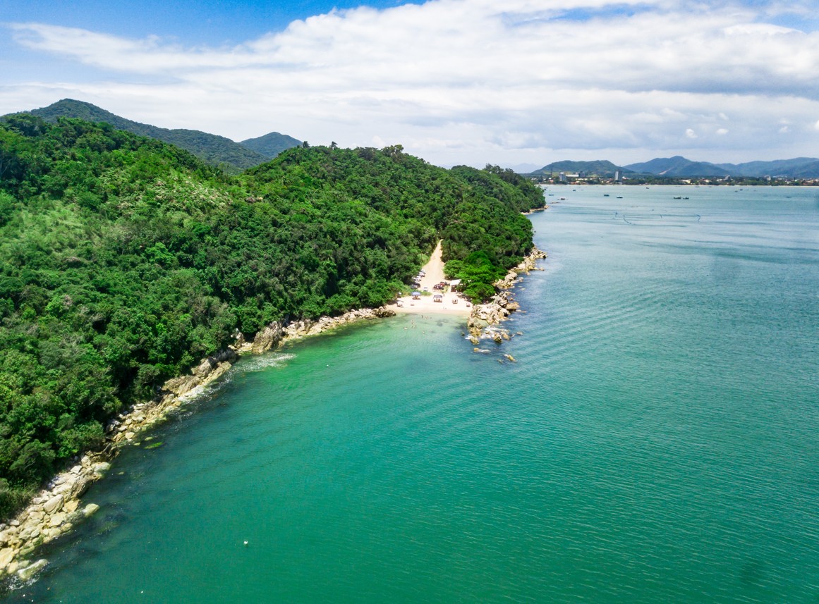 Entre as menores do país, praia com apenas 25 metros de extensão em SC busca reconhecimento internacional