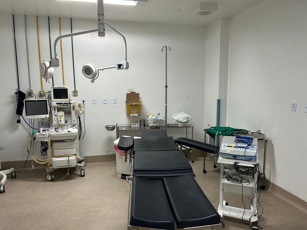Sala onde ocorreu cirurgia que deixou queimaduras graves em idoso em Maceió — Foto: Igor Albuquerque/TV Gazeta