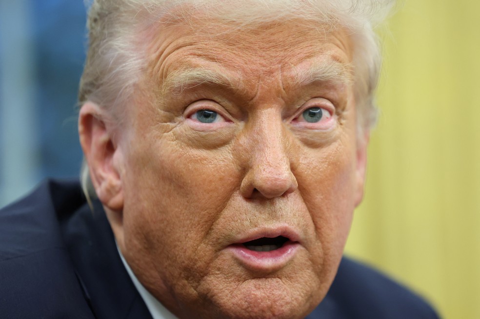 Trump no Salão Oval da Casa Branca em 11 de fevereiro de 2025 — Foto: Reuters/Kevin Lamarque