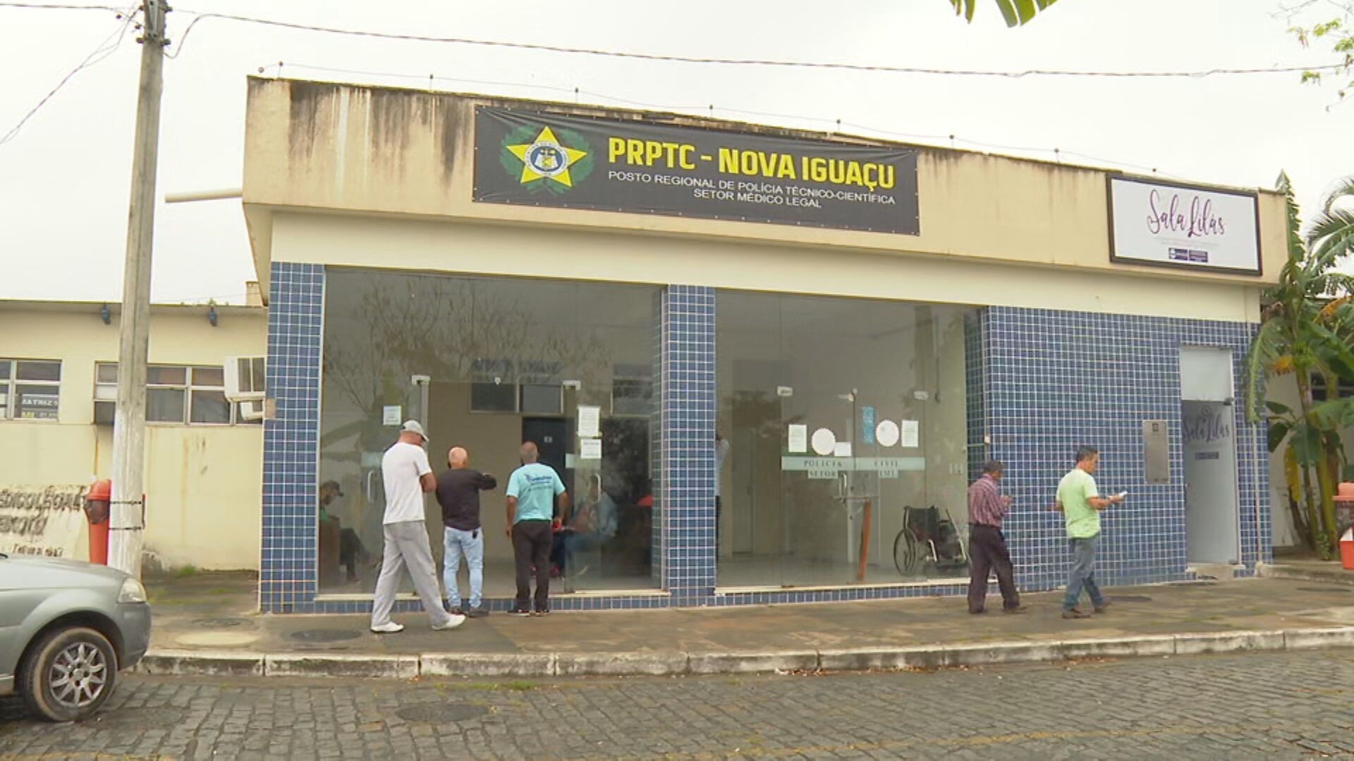 Famílias esperam horas por liberação de corpos no IML de Nova Iguaçu: 'Descaso'
