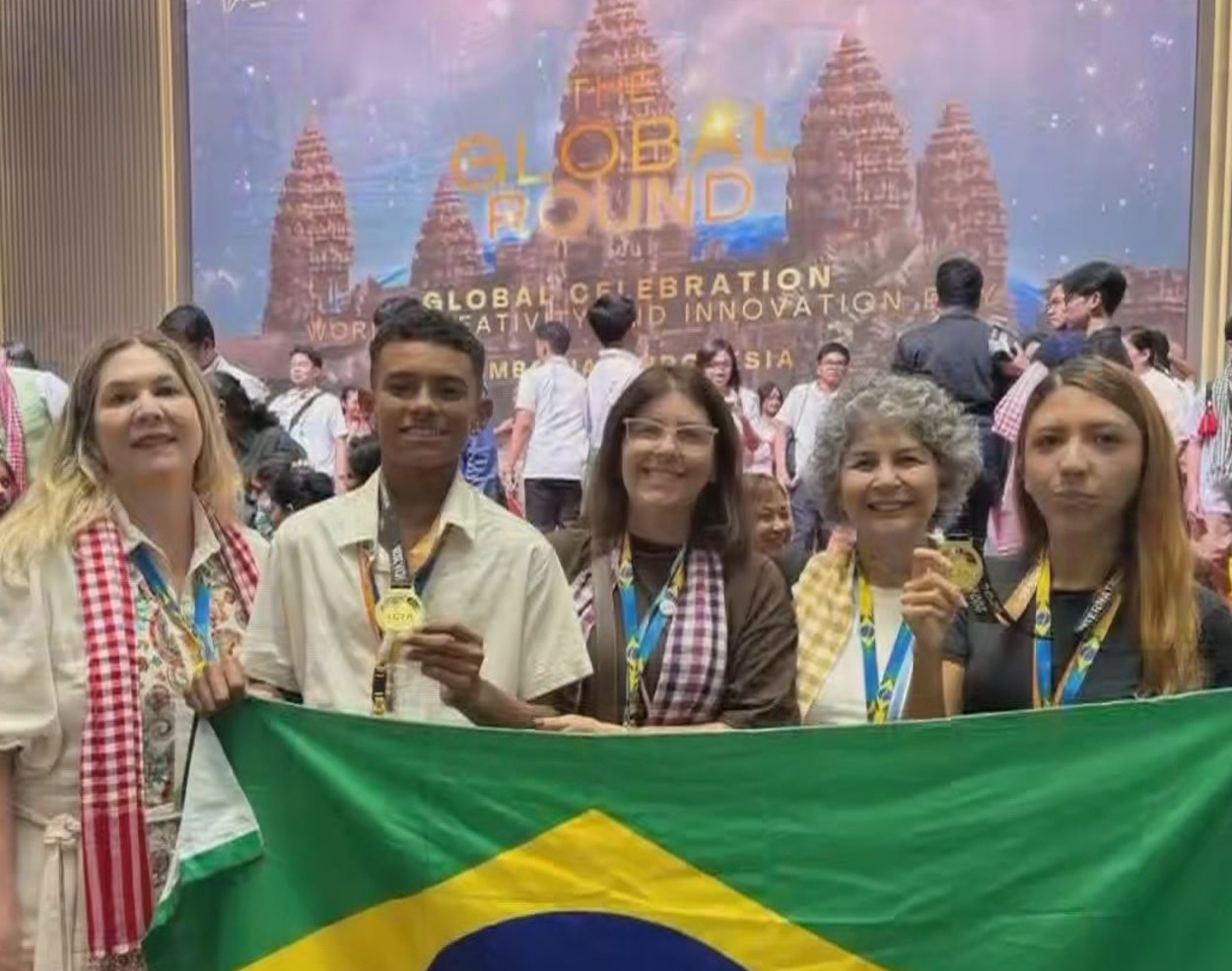 Escola pública de SP vence competição internacional com projeto que transforma lixo em gás