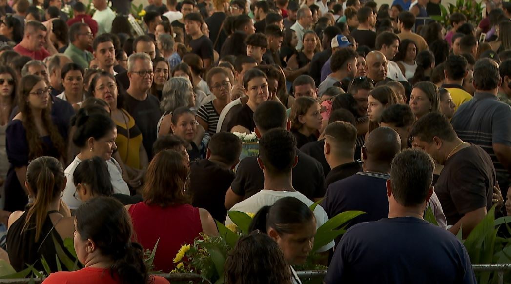 'Perdas muito sentidas': luto pela morte de 12 estudantes em acidente de ônibus mobiliza cidade paulista