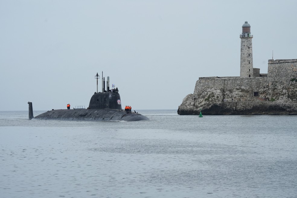Submarino nuclear russo Kazan chega à baía de Havana, em Cuba, em 12 de junho de 2024 — Foto: Alexandre Meneghini/Reuters